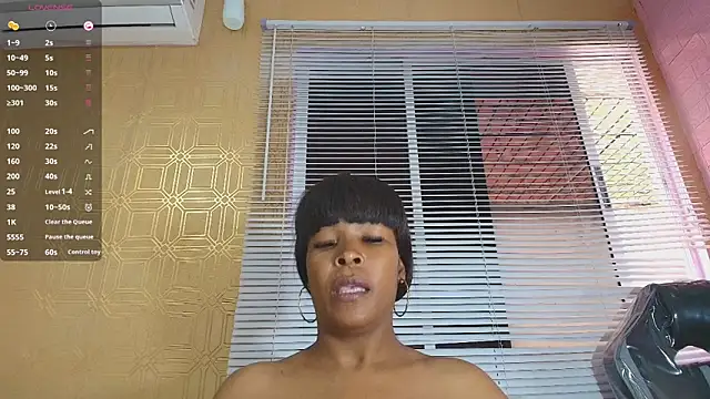 Layla lell online show from 13, 5, 2026