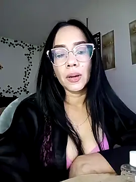 Snapshot of YaraDuartee chatting on 21, 10, 2025 YaraDuartee online show from 21, 10, 2025