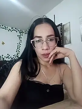 Snapshot of YaraDuartee chatting on 25, 10, 2025 YaraDuartee online show from 25, 10, 2025