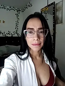 Snapshot of YaraDuartee chatting on 4, 2, 2026 YaraDuartee online show from 4, 2, 2026