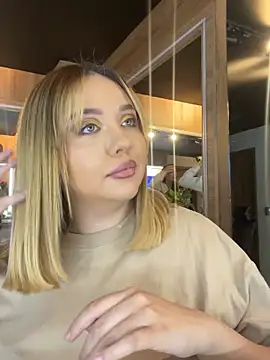 Snapshot of Angelina_velvett chatting on 3, 10, 2025 Angelina velvett online show from 3, 10, 2025