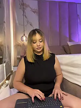 Snapshot of Angelina_velvett chatting on 28, 10, 2025 Angelina velvett online show from 28, 10, 2025