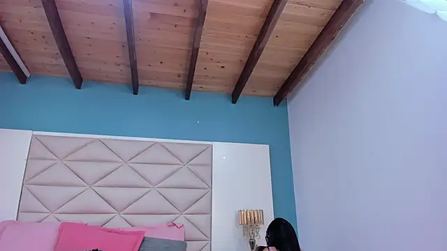 Snapshot of EliDurann chatting on 28, 10, 2025 EliDurann online show from 28, 10, 2025