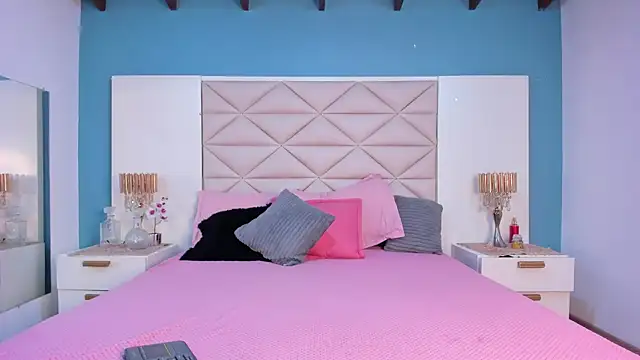 Snapshot of EliDurann chatting on 1, 11, 2025 EliDurann online show from 1, 11, 2025