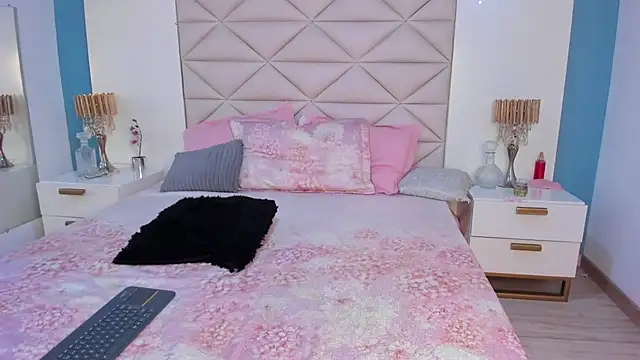 Snapshot of EliDurann chatting on 20, 11, 2025 EliDurann online show from 20, 11, 2025