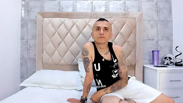 Snapshot of CharlotteAndSimon chatting on 1, 10, 2025 CharlotteAndSimon online show from 1, 10, 2025