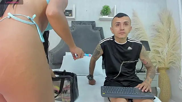 Snapshot of CharlotteAndSimon chatting on 21, 12, 2025 CharlotteAndSimon online show from 21, 12, 2025