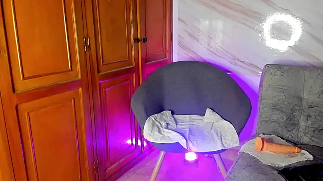 Snapshot of eimy-smit chatting on 11, 11, 2025 eimy-smit online show from 11, 11, 2025