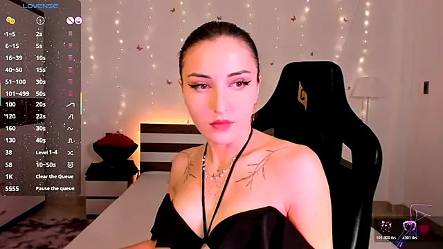 Snapshot of AmyVilvet_ chatting on 9, 11, 2025 AmyVilvet online show from 9, 11, 2025