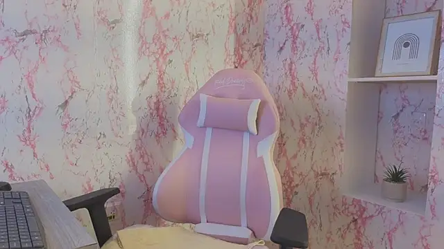 Sharon Curvy online show from 17, 10, 2025