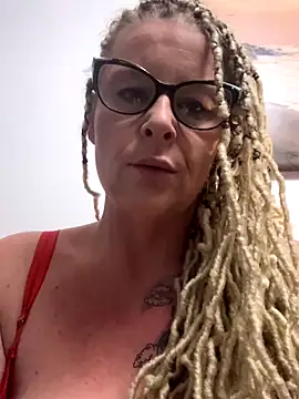 Snapshot of Horny_hippy_gurl chatting on 27, 9, 2025 Horny hippy gurl online show from 27, 9, 2025