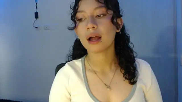 Snapshot of Ivonnybonn chatting on 24, 10, 2025 Ivonnybonn online show from 24, 10, 2025