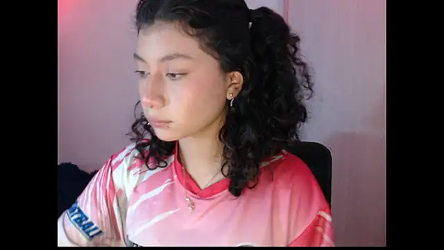 Snapshot of Ivonnybonn chatting on 4, 11, 2025 Ivonnybonn online show from 4, 11, 2025