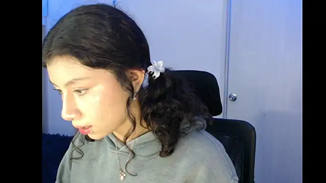 Snapshot of Ivonnybonn chatting on 5, 11, 2025 Ivonnybonn online show from 5, 11, 2025