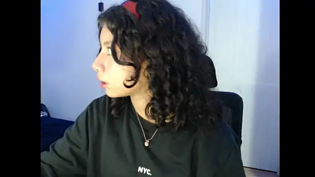 Snapshot of Ivonnybonn chatting on 6, 11, 2025 Ivonnybonn online show from 6, 11, 2025