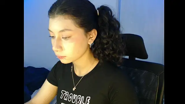 Snapshot of Ivonnybonn chatting on 8, 11, 2025 Ivonnybonn online show from 8, 11, 2025