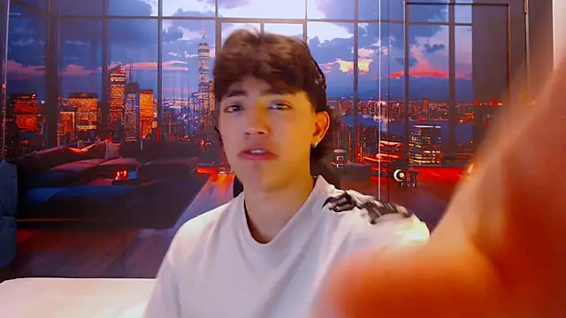 Snapshot of RomeoMillerr chatting on 5, 10, 2025 RomeoMillerr online show from 5, 10, 2025