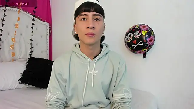 XaanderGrey online show from 15, 10, 2025