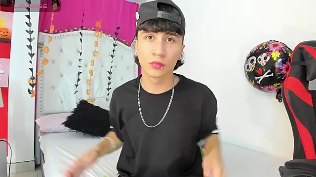 XaanderGrey online show from 17, 10, 2025