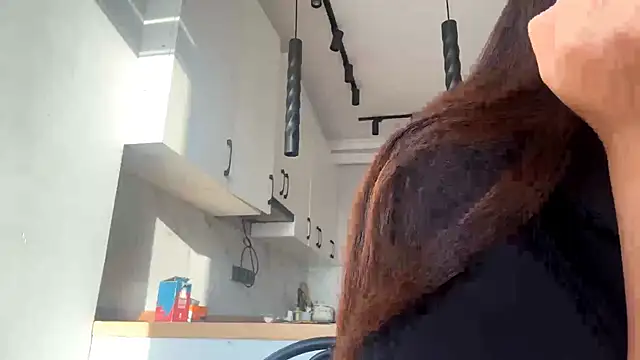 Snapshot of Ur_neighbor_Kira chatting on 6, 10, 2025 Ur neighbor Kira online show from 6, 10, 2025