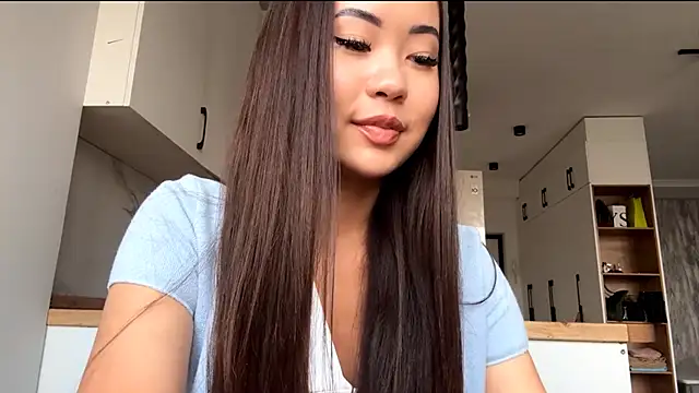 Snapshot of Ur_neighbor_Kira chatting on 12, 10, 2025 Ur neighbor Kira online show from 12, 10, 2025