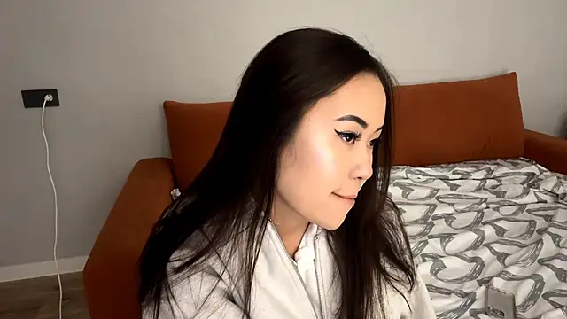 Snapshot of Ur_neighbor_Kira chatting on 3, 11, 2025 Ur neighbor Kira online show from 3, 11, 2025