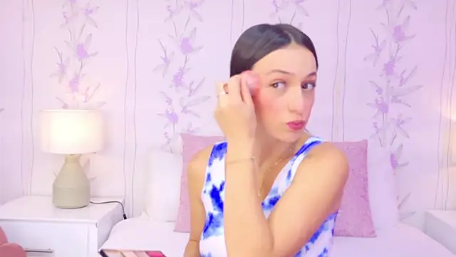 Snapshot of MarilynWild chatting on 18, 10, 2025 MarilynWild online show from 18, 10, 2025