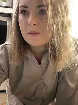 Snapshot of AliseShyness chatting on 1, 10, 2025 AliseShyness online show from 1, 10, 2025