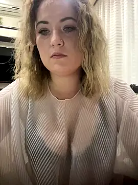 Snapshot of AliseShyness chatting on 6, 10, 2025 AliseShyness online show from 6, 10, 2025