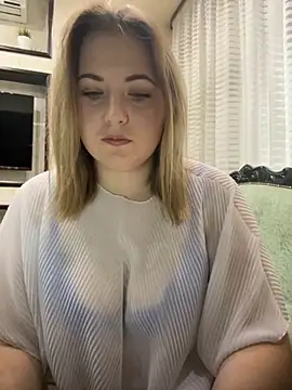 Snapshot of AliseShyness chatting on 7, 10, 2025 AliseShyness online show from 7, 10, 2025