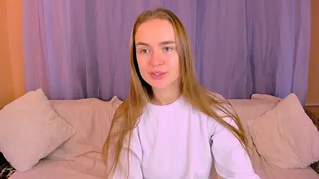 Snapshot of LilMary_ chatting on 27, 11, 2025 LilMary online show from 27, 11, 2025