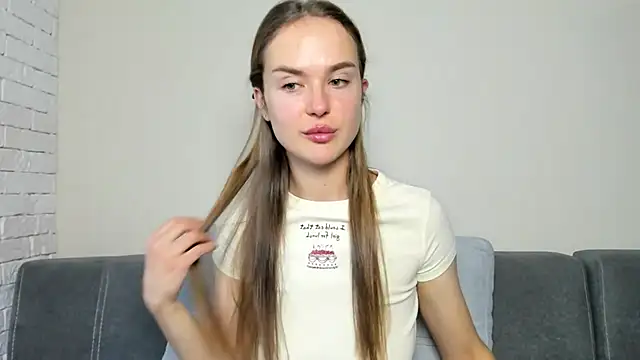 Snapshot of LilMary_ chatting on 23, 12, 2025 LilMary online show from 23, 12, 2025