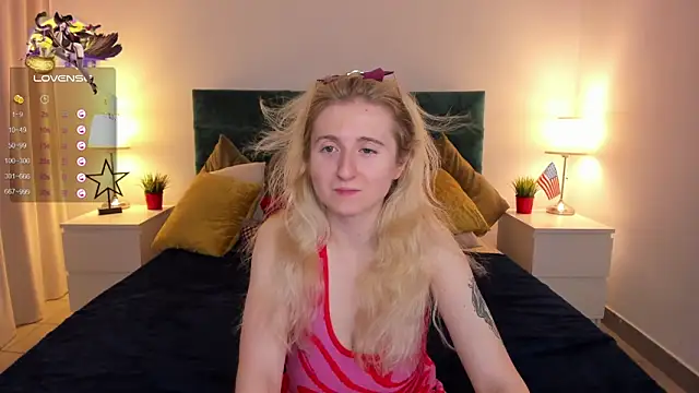 Snapshot of CamillaDreamer chatting on 28, 9, 2025 CamillaDreamer online show from 28, 9, 2025