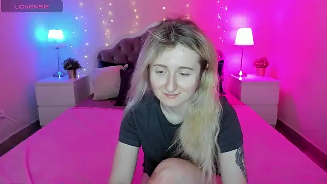 Snapshot of CamillaDreamer chatting on 17, 1, 2026 CamillaDreamer online show from 17, 1, 2026