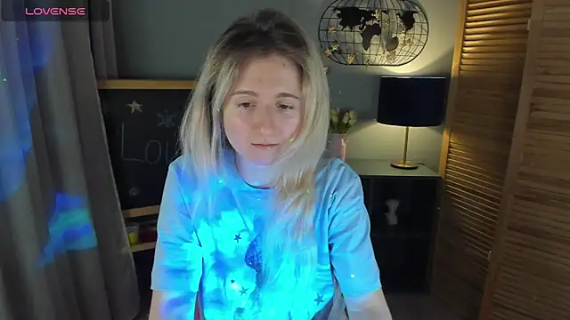 Snapshot of CamillaDreamer chatting on 28, 2, 2026 CamillaDreamer online show from 28, 2, 2026