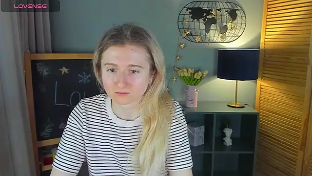 Snapshot of CamillaDreamer chatting on 8, 3, 2026 CamillaDreamer online show from 8, 3, 2026