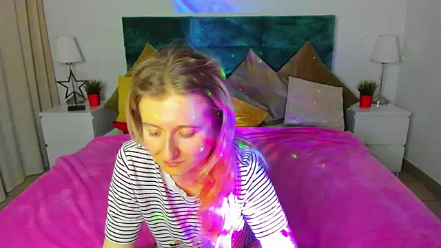 Snapshot of CamillaDreamer chatting on 14, 3, 2026 CamillaDreamer online show from 14, 3, 2026