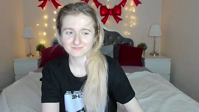 Snapshot of CamillaDreamer chatting on 24, 3, 2026 CamillaDreamer online show from 24, 3, 2026