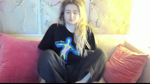 Snapshot of CamillaDreamer chatting on 26, 3, 2026 CamillaDreamer online show from 26, 3, 2026