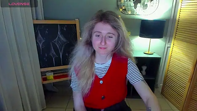 Snapshot of CamillaDreamer chatting on 29, 3, 2026 CamillaDreamer online show from 29, 3, 2026