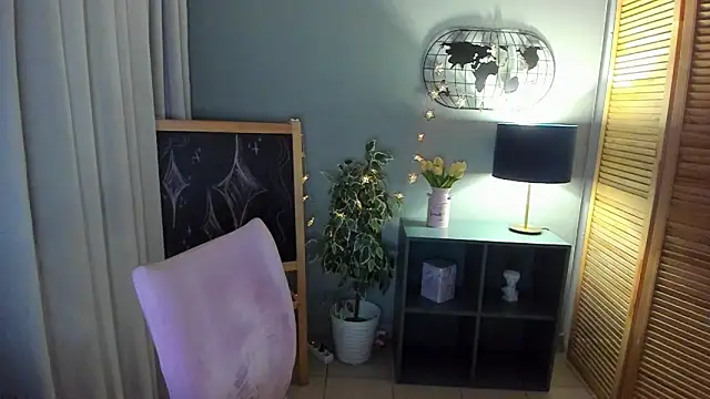 Snapshot of CamillaDreamer chatting on 4, 4, 2026 CamillaDreamer online show from 4, 4, 2026