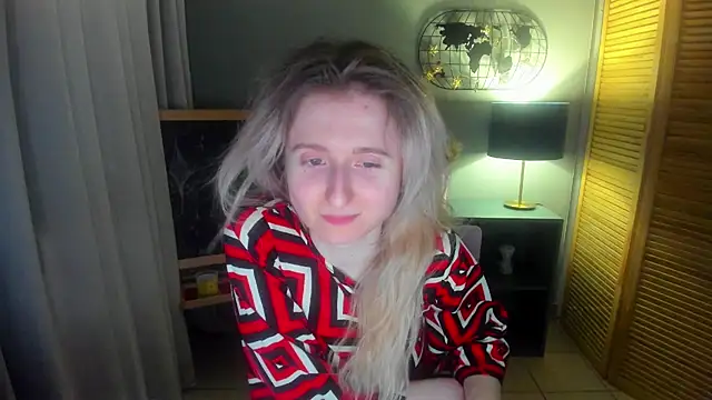 Snapshot of CamillaDreamer chatting on 5, 4, 2026 CamillaDreamer online show from 5, 4, 2026