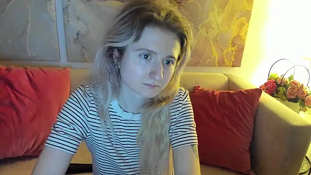 Snapshot of CamillaDreamer chatting on 8, 4, 2026 CamillaDreamer online show from 8, 4, 2026