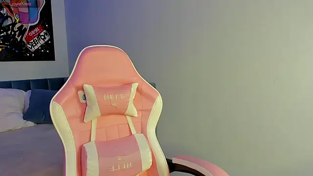 Snapshot of KarinaBroks chatting on 14, 10, 2025 KarinaBroks online show from 14, 10, 2025