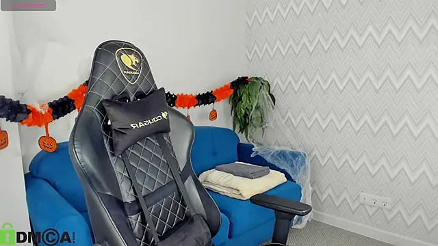 Snapshot of KarinaBroks chatting on 31, 10, 2025 KarinaBroks online show from 31, 10, 2025