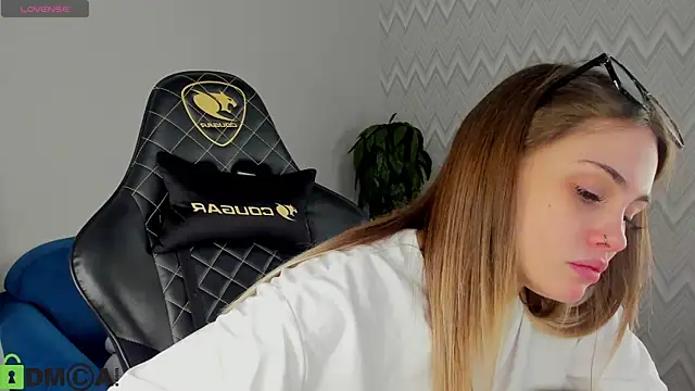 Snapshot of KarinaBroks chatting on 4, 11, 2025 KarinaBroks online show from 4, 11, 2025