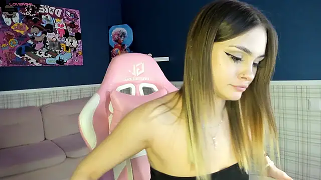 Snapshot of KarinaBroks chatting on 7, 11, 2025 KarinaBroks online show from 7, 11, 2025