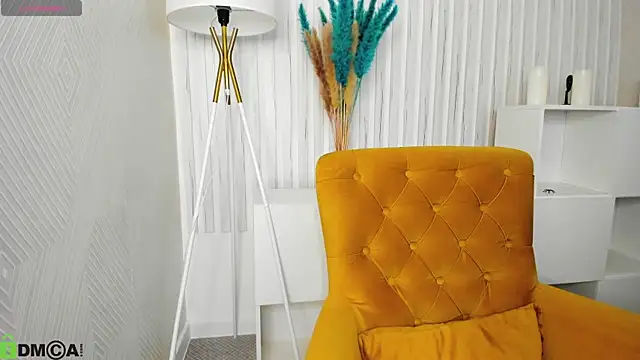 Snapshot of KarinaBroks chatting on 14, 11, 2025 KarinaBroks online show from 14, 11, 2025