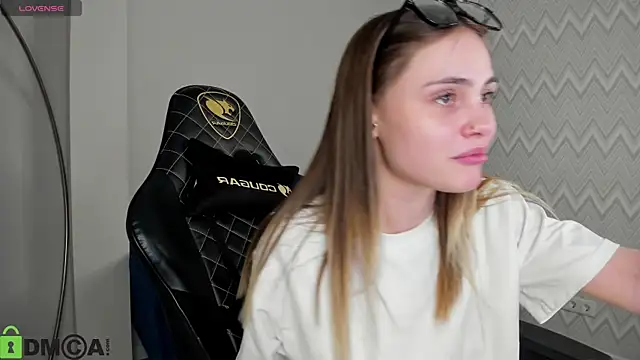 Snapshot of KarinaBroks chatting on 19, 11, 2025 KarinaBroks online show from 19, 11, 2025