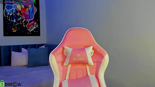 Snapshot of KarinaBroks chatting on 27, 11, 2025 KarinaBroks online show from 27, 11, 2025